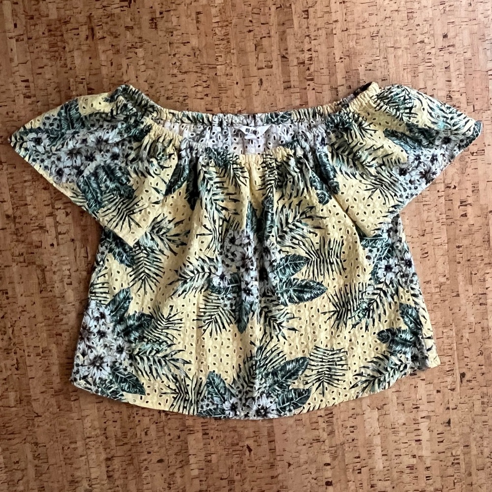 BB Dakota Yellow Ruffled Cap Sleeve Blouse